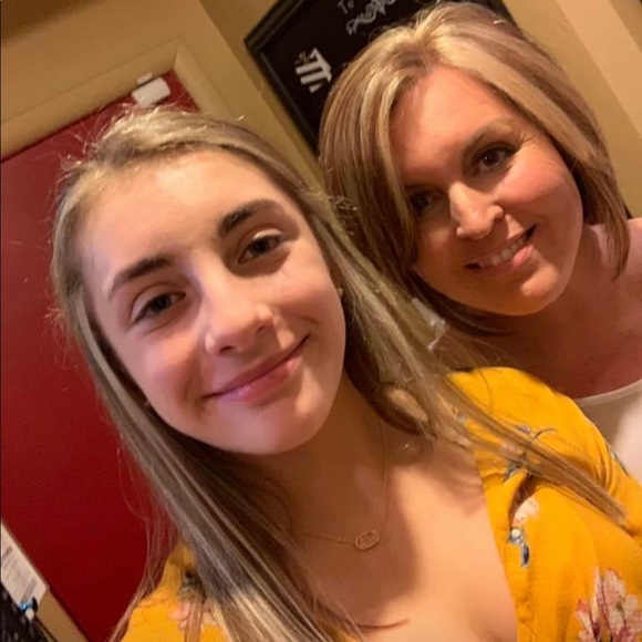 Meet your Posher, Courtney - Picture 1 of 6